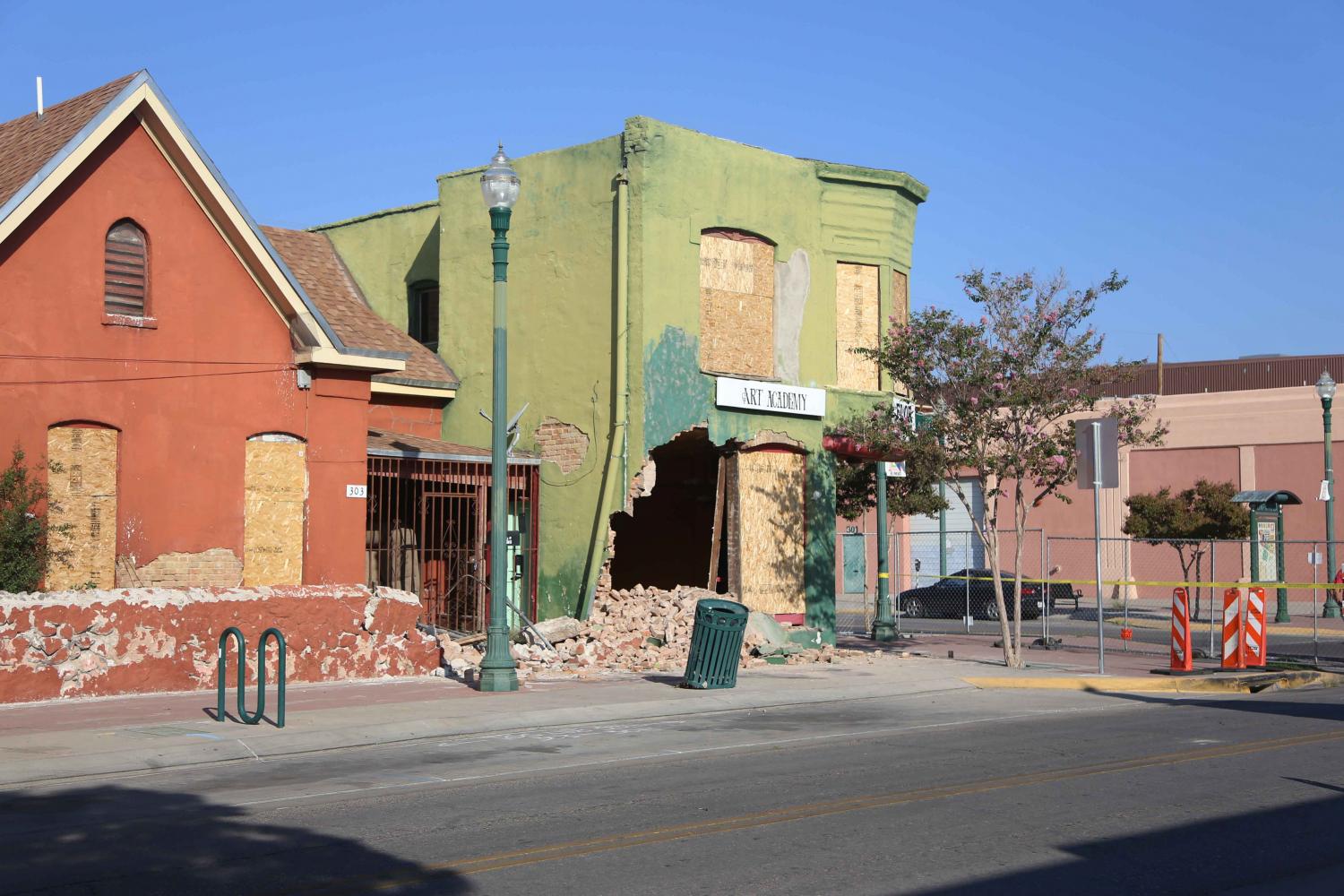 Demolition+crew+ignores+injunction++and+damages+buildings+in+Duranguito