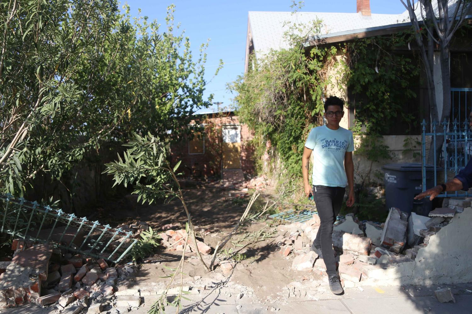 Demolition+crew+ignores+injunction++and+damages+buildings+in+Duranguito