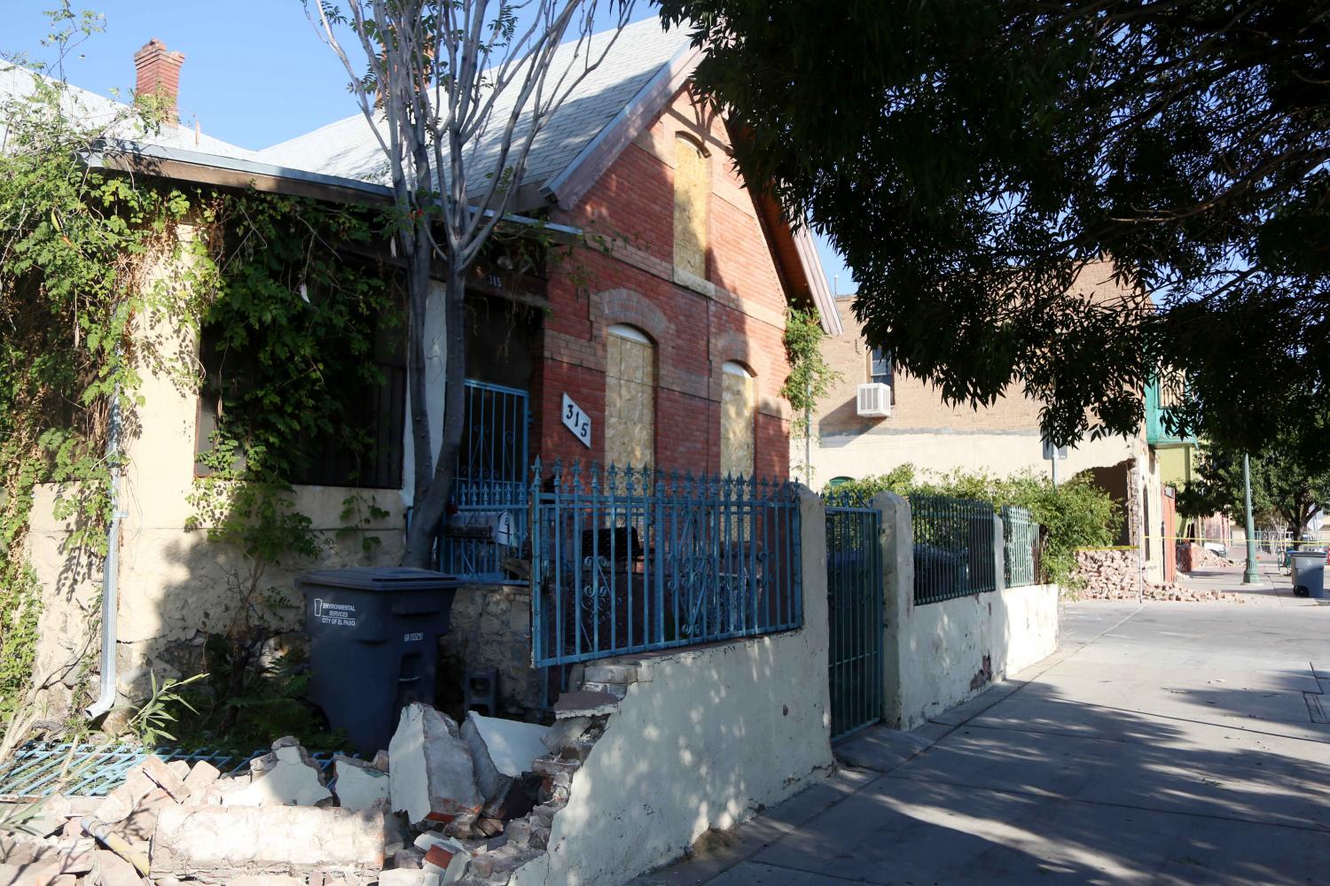 Demolition+crew+ignores+injunction++and+damages+buildings+in+Duranguito