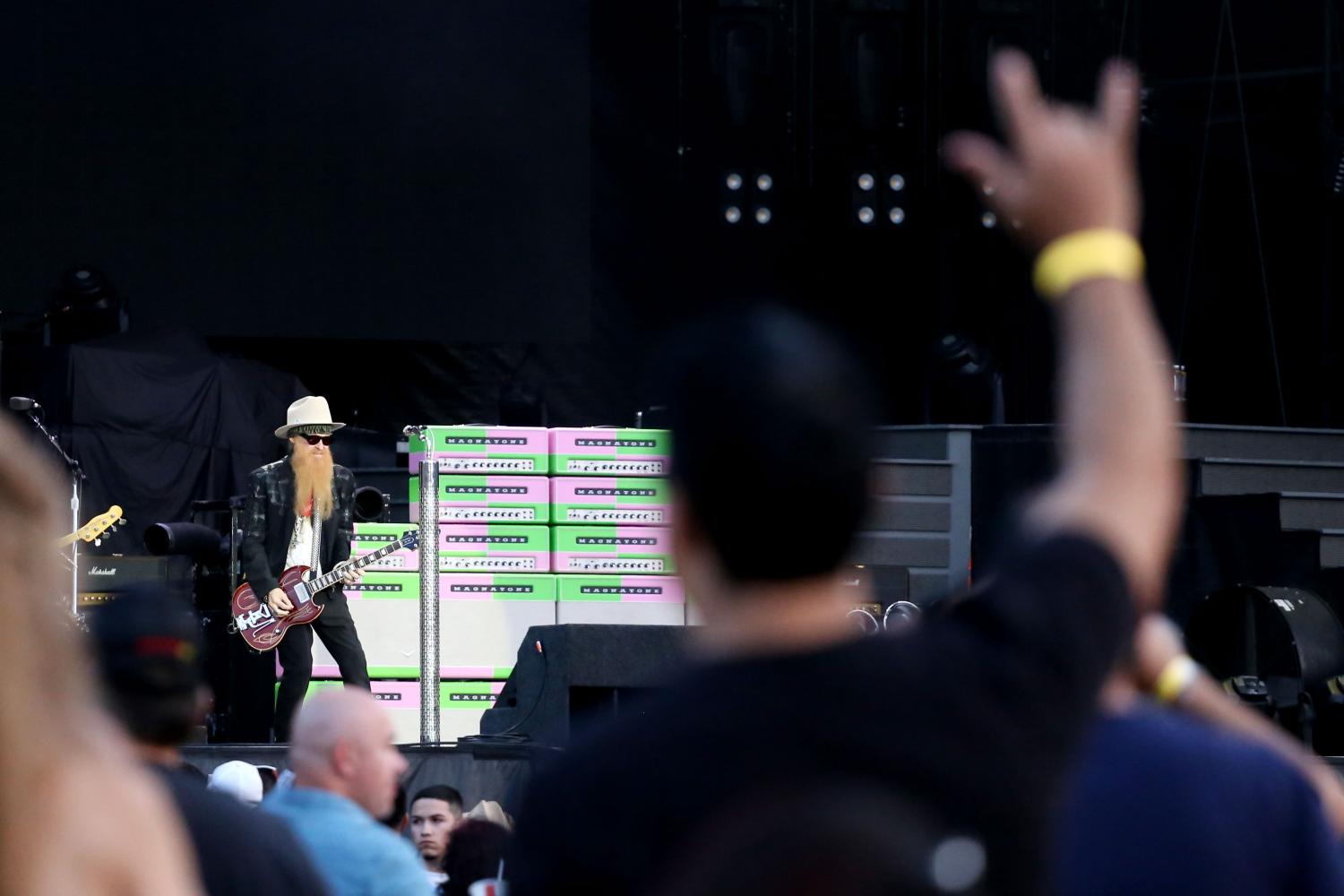 ZZ Top opens for Guns N' Roses.
