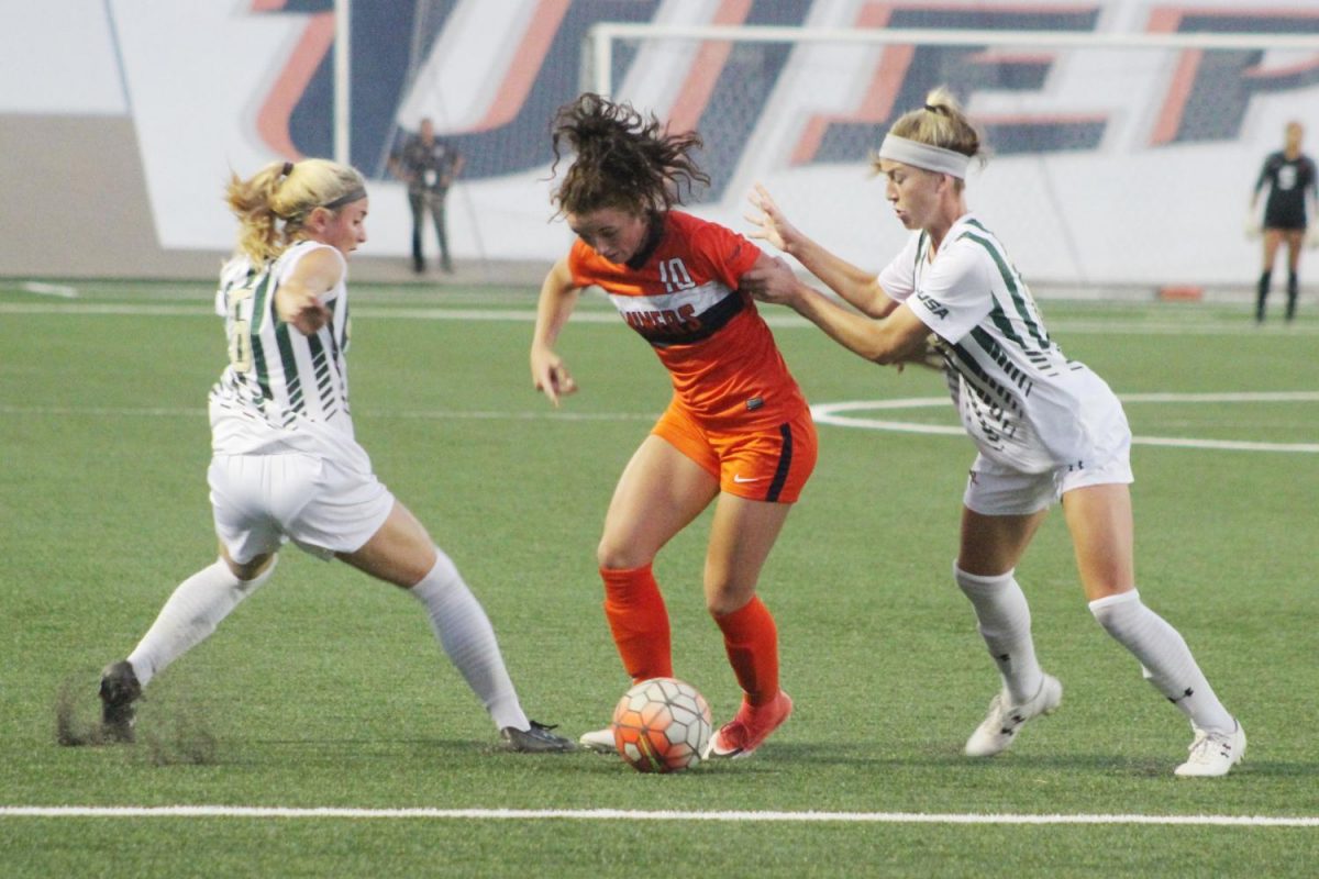 Miners stun defending C-USA champion Charlotte