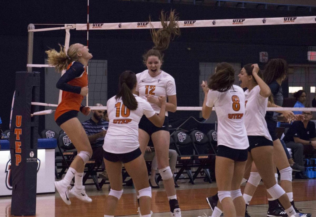 Womens volleyball upsets Rice 3-2 in C-USA opener