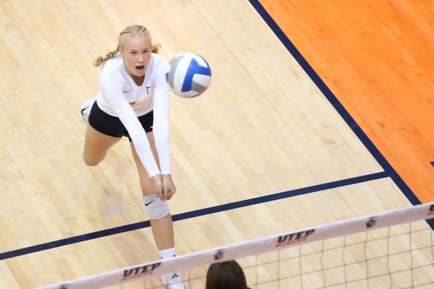 Women’s volleyball drops final three sets in loss to UAB