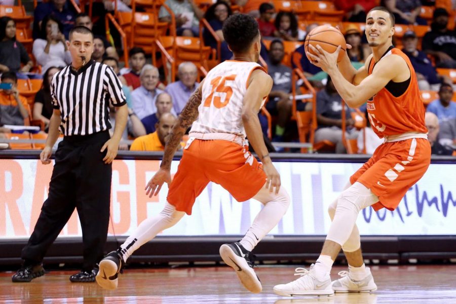 BasketballWhiteandOrangescrimmage_09