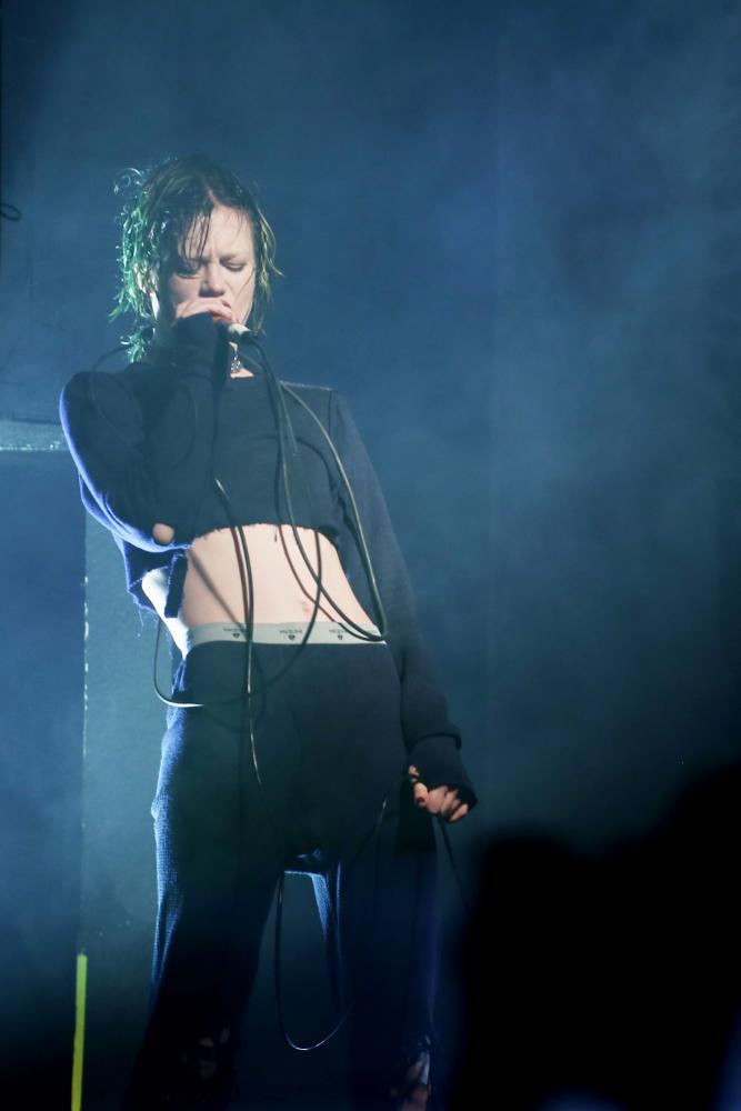 Crystal+Castles+pack+Tricky+Falls+for+frenetic+show