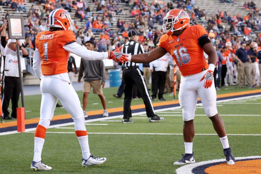 The+UTEP+football+team+is+winless+at+0-8+and+sits+last+in+the+FBS+in+total+offense.