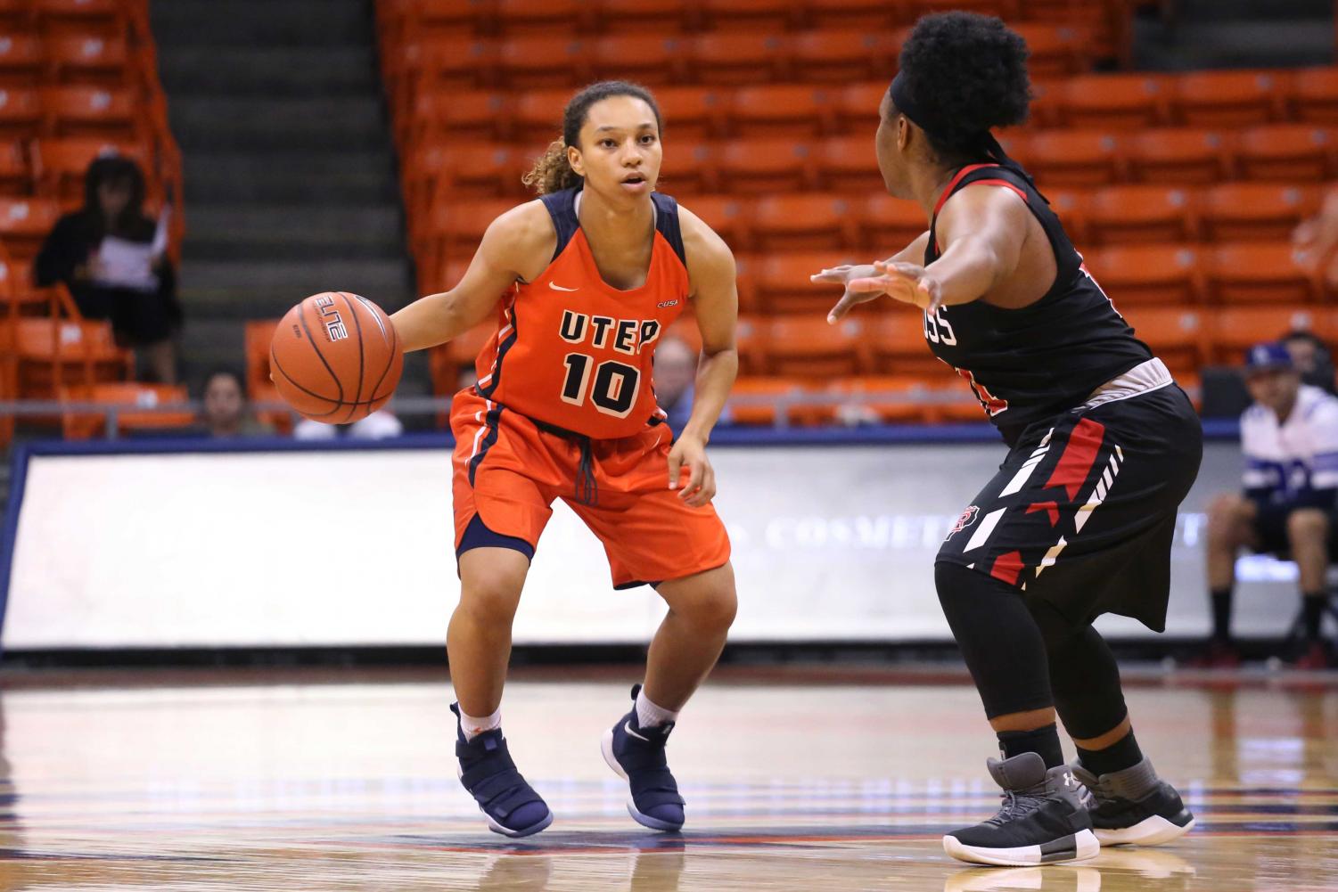 Womens+basketball+routs+Sul+Ross+State+99-40+in+exhibition+opener