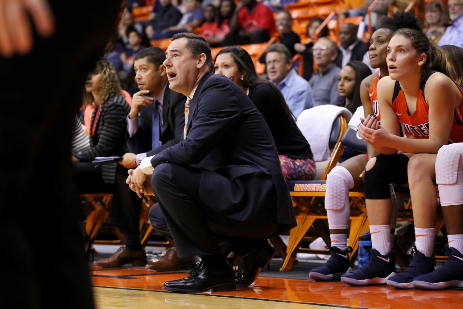 Womens+basketball+routs+Sul+Ross+State+99-40+in+exhibition+opener