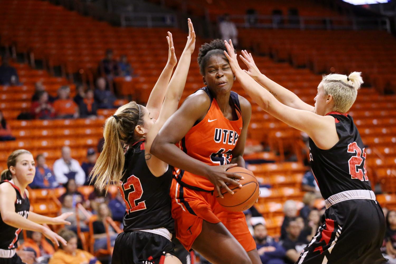 Womens+basketball+routs+Sul+Ross+State+99-40+in+exhibition+opener