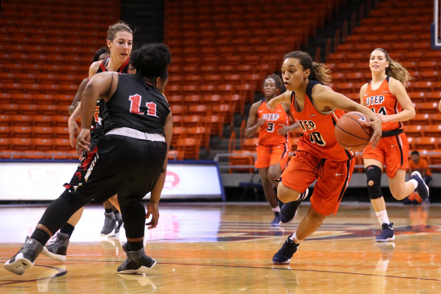Womens+basketball+routs+Sul+Ross+State+99-40+in+exhibition+opener