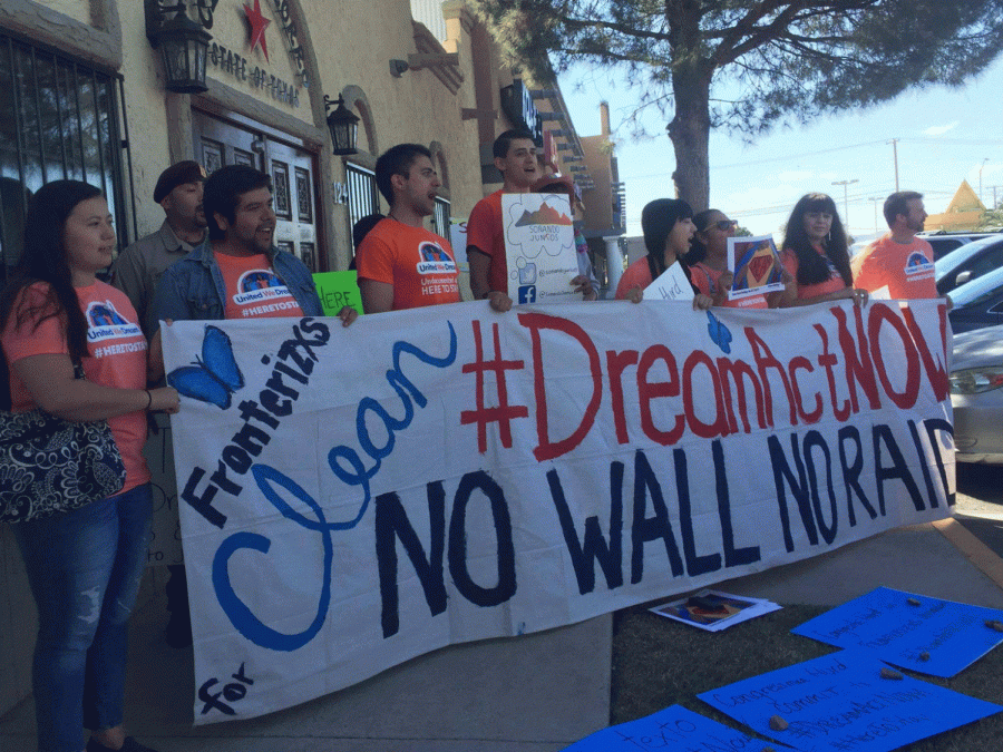 Protesters+gather+outside+of+Rep.+Hurds+office.