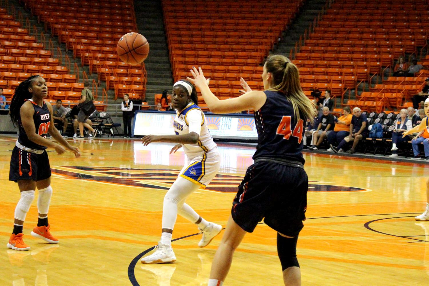 Miners+open+Baker+era+with+67-56+win+over+CSU+Bakersfield