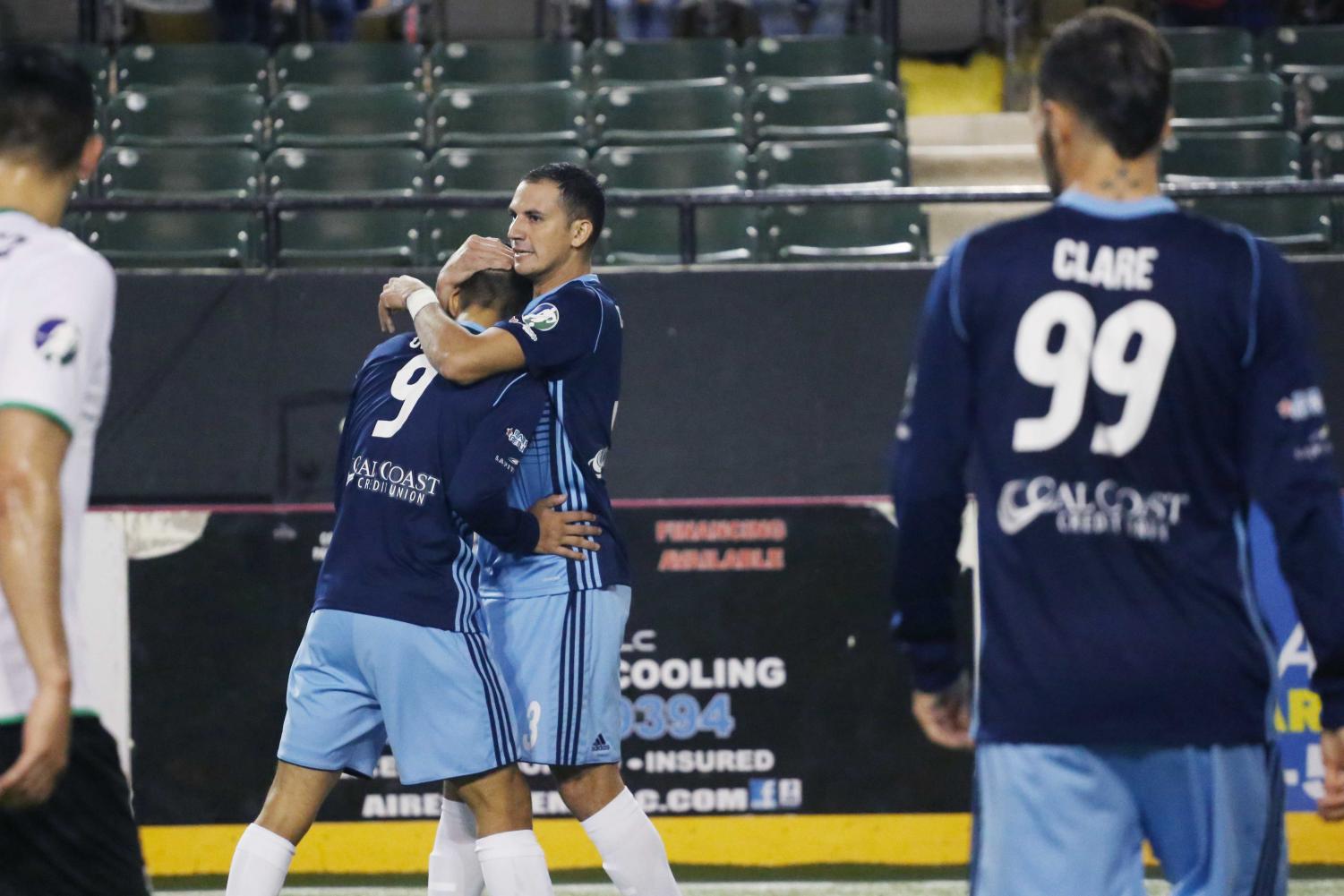 Coyotes+fall+to+Sockers+9-5+after+securing+first+franchise+win