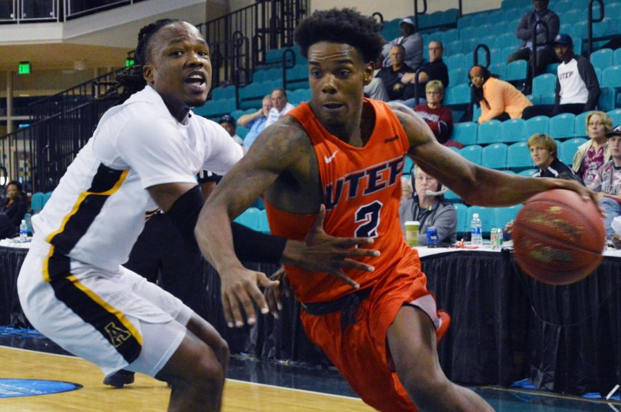 Mens basketball finishes last in Puerto Rico Tip-Off