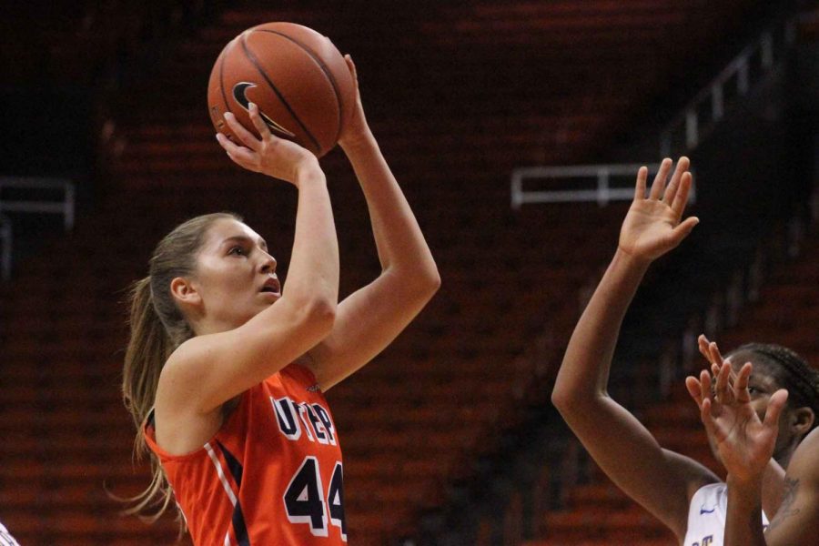 Women’s basketball routs Texas A&M-Corpus Christi 69-49