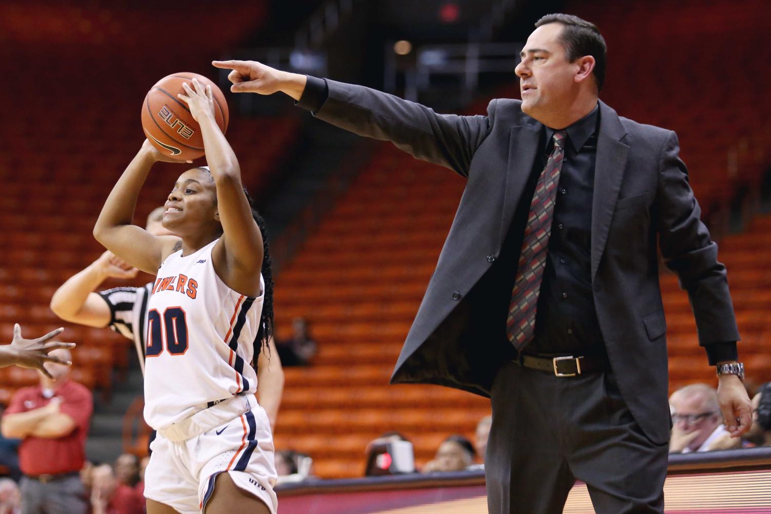 Miners+upset+Arkansas+64-61+for+first-ever+win+over+an+SEC+team