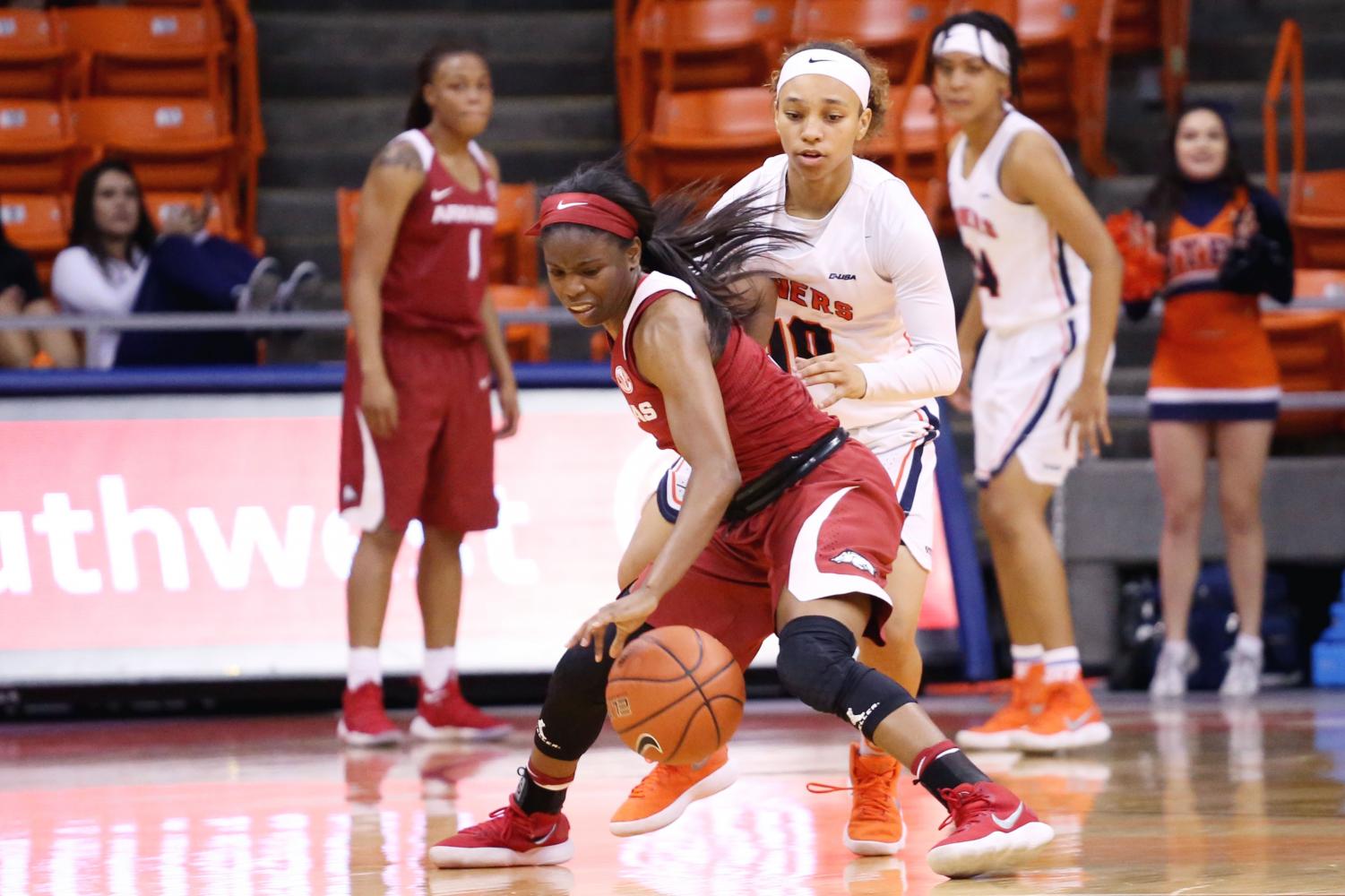 Miners+upset+Arkansas+64-61+for+first-ever+win+over+an+SEC+team