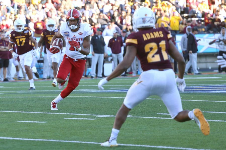 NC State Jakobi Meyers grabs the reception and turns it up for yards after the catch. 