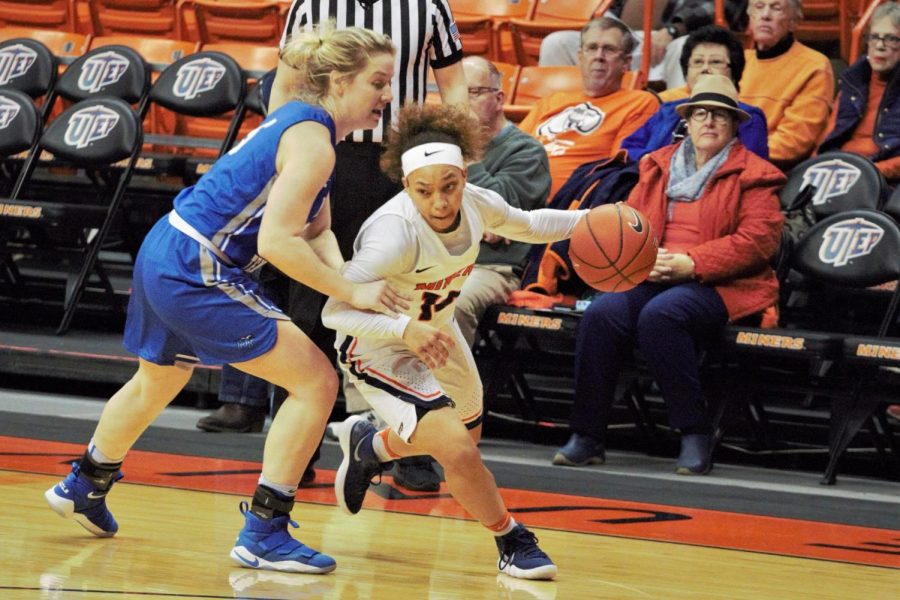 UTEP+guard+Faith+Cook+dribbles+the+ball+past+Middle+Tennessees+Anna+Jones.