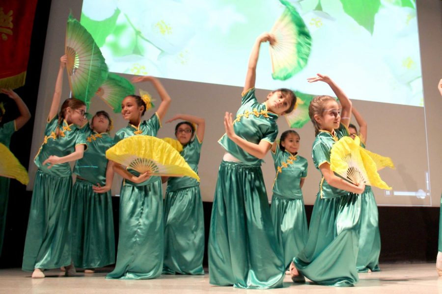 Performance of the “Jasmine Flower Dance” by 3rd graders of Mesita Elementary School (EPISD).