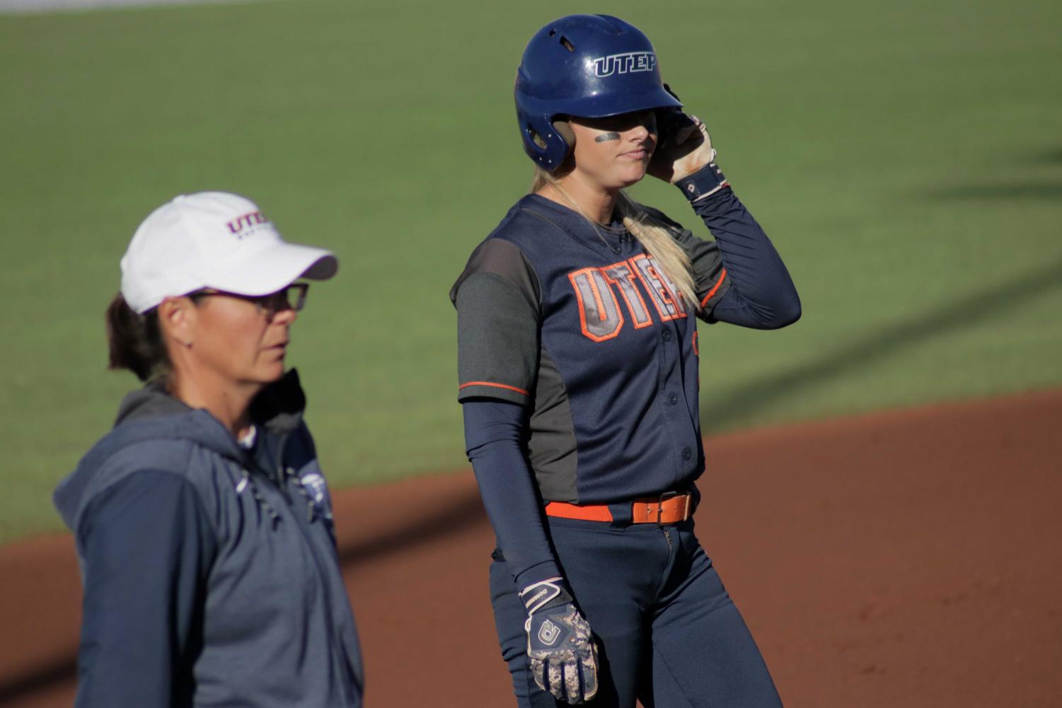 Softball+grabs+two+wins+in+day+one+of+UTEP+Tournament