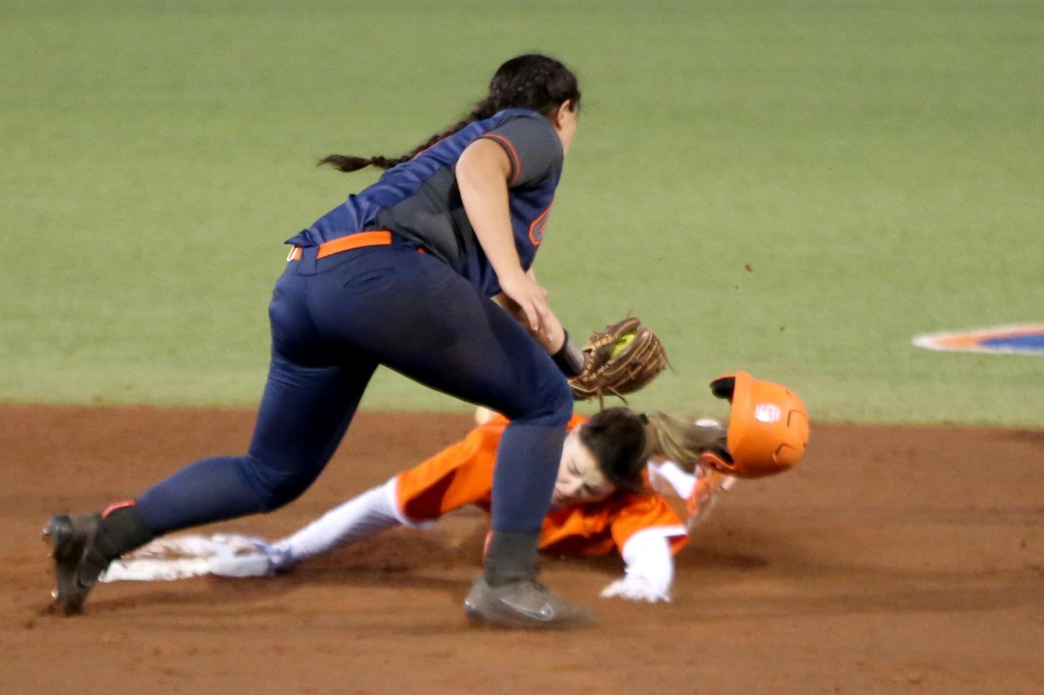 Softball+grabs+two+wins+in+day+one+of+UTEP+Tournament