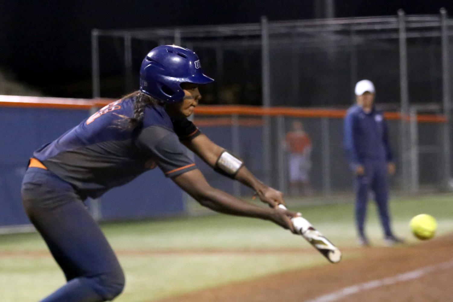 Softball+grabs+two+wins+in+day+one+of+UTEP+Tournament