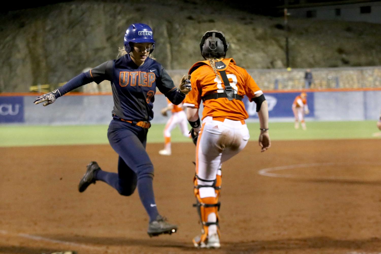 Softball+grabs+two+wins+in+day+one+of+UTEP+Tournament