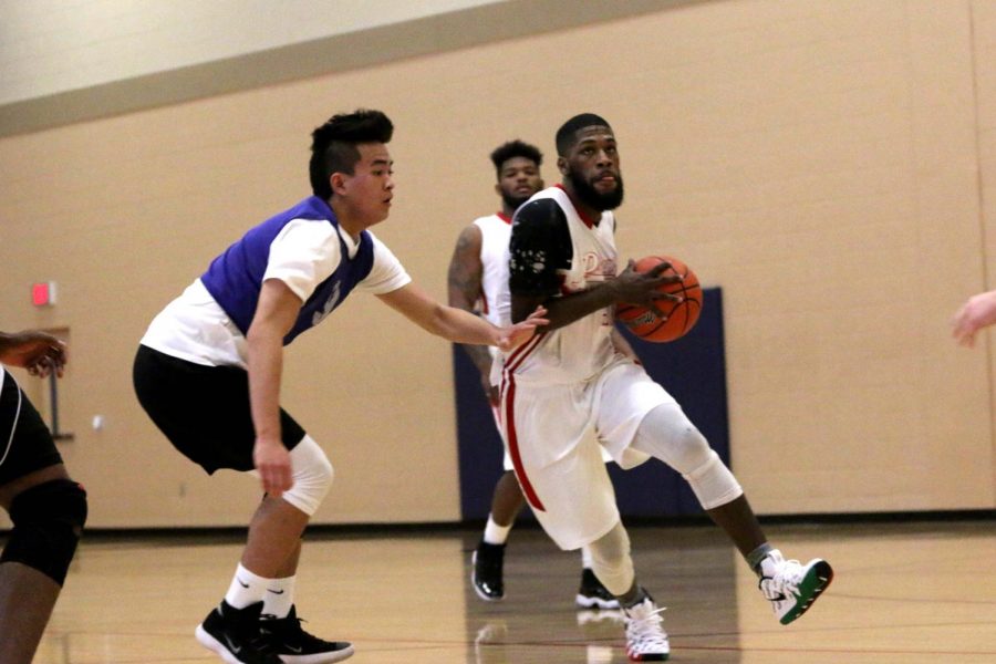 The Dream Team defeated the Blue Team 72-64 in the championship game of the UTEP basketball intramural on Friday afternoon at the Student Recreation Center.