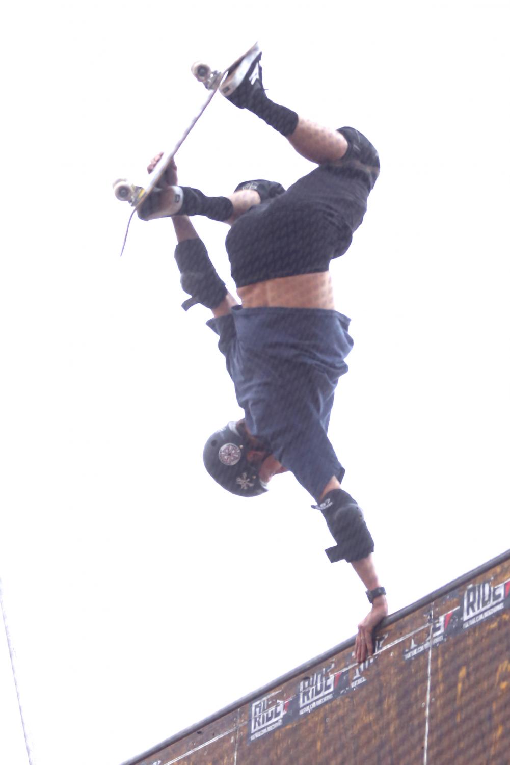 Tony+Hawk+thrills+local+skating+community+in+Socorro