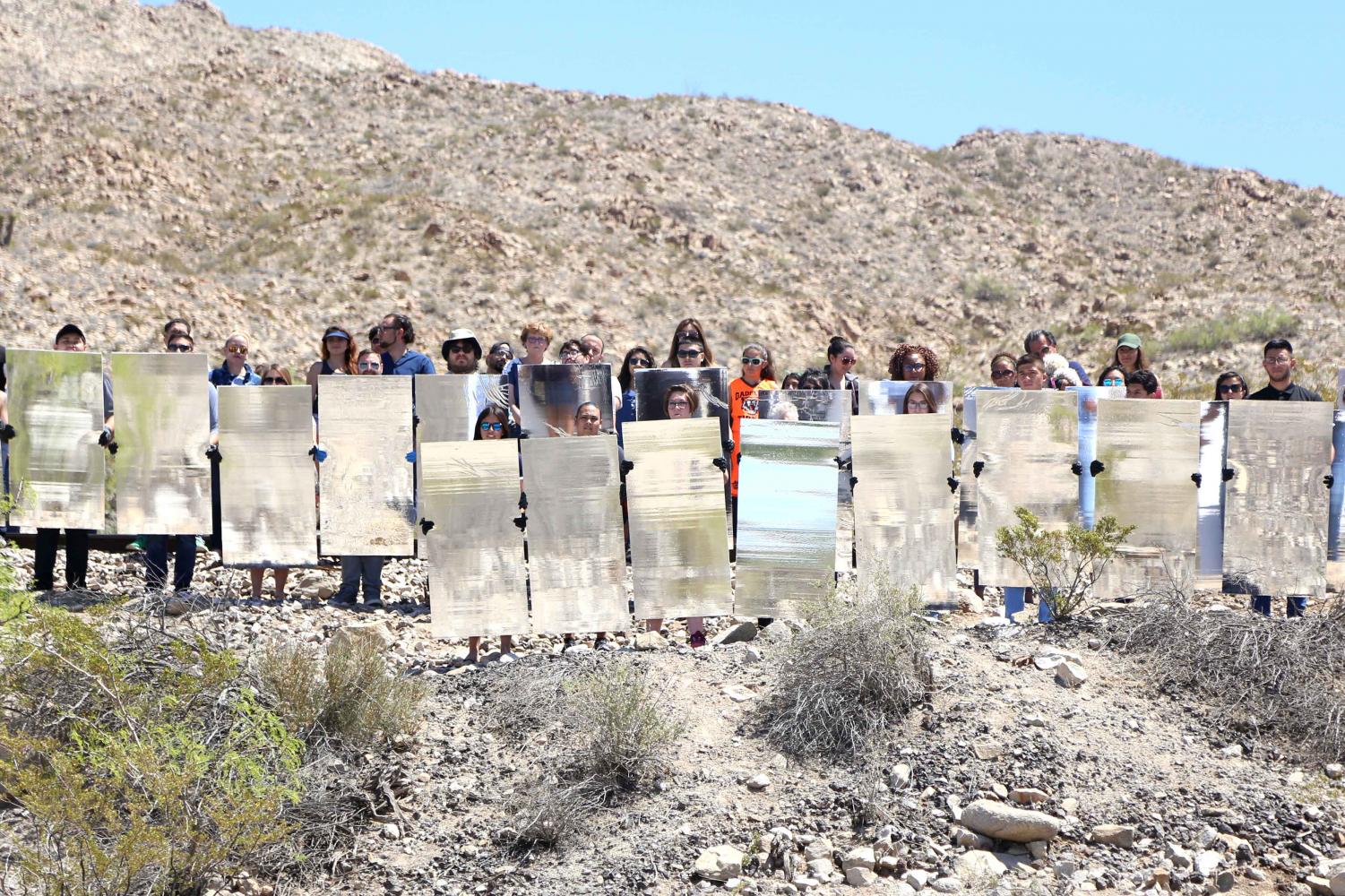 Constructing+mirages+in+the+desert+through+photography