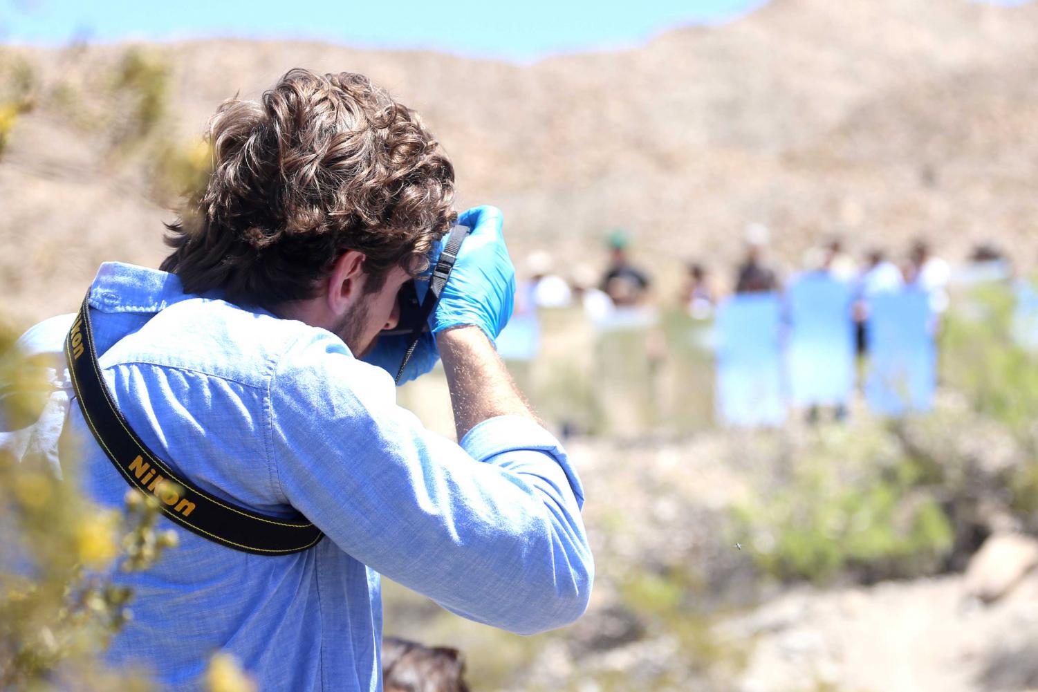 Constructing+mirages+in+the+desert+through+photography