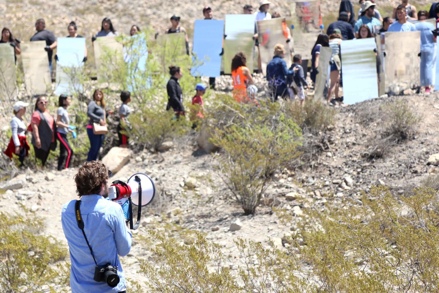 Constructing+mirages+in+the+desert+through+photography