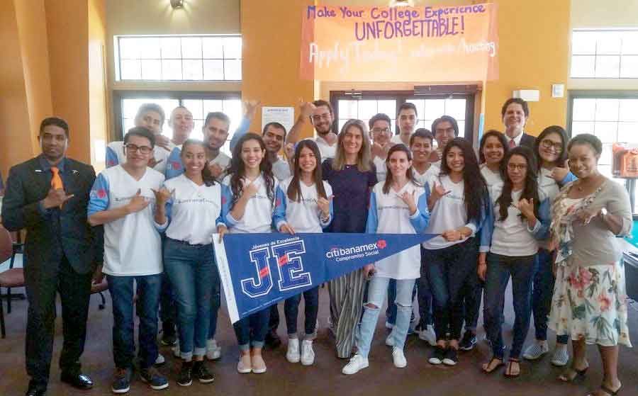 Students from Citibanamexs Jóvenes de Excelencia (Excellence in Youth) program show UTEP pride. 