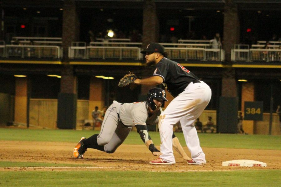 Jon Kemmer tries to steal 2nd base.