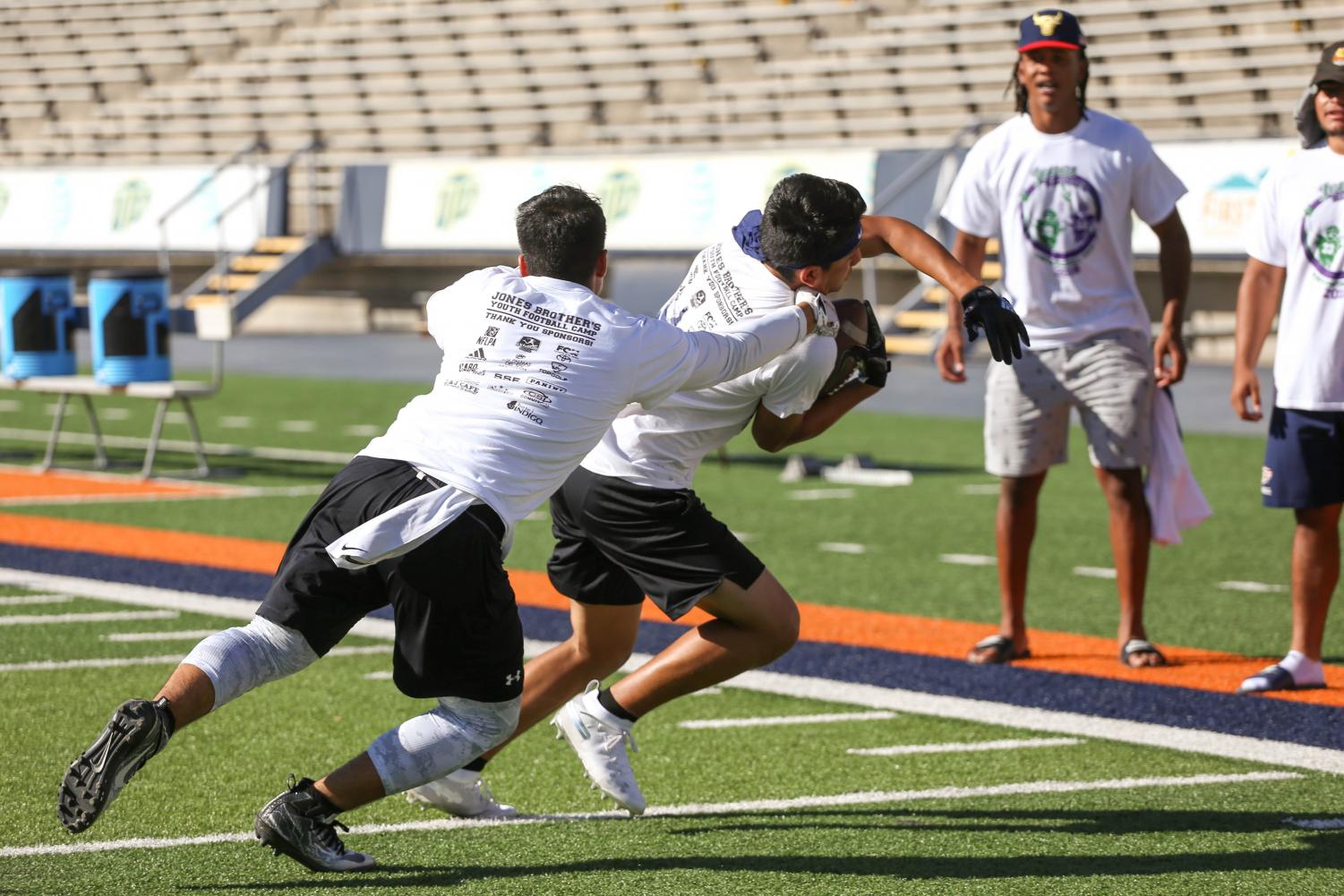 Jones+Brothers+youth+football+camp+dazzles+in+second+year