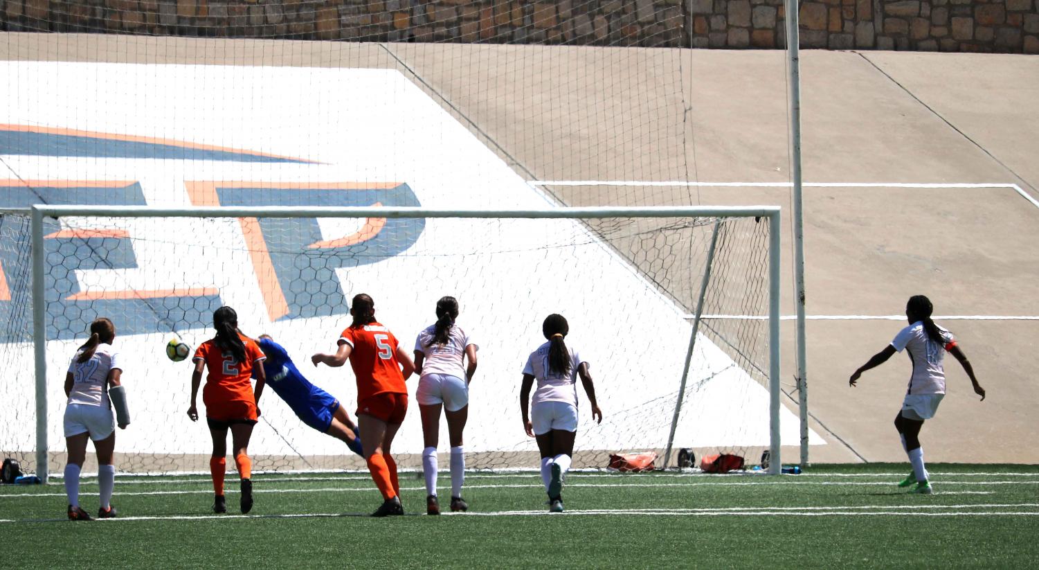 Miners+soccer+squad+falls+to+UTGRV+in+opening+weekend