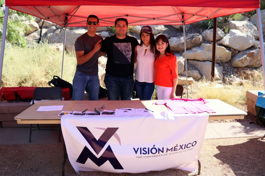 (From left to right) Horacio Estavillo, Enrique Romero, Sandra Navarrete and Adriana Chavez de la Rosa table at the first day of Miner Welcome with their organization Visión Mexico.