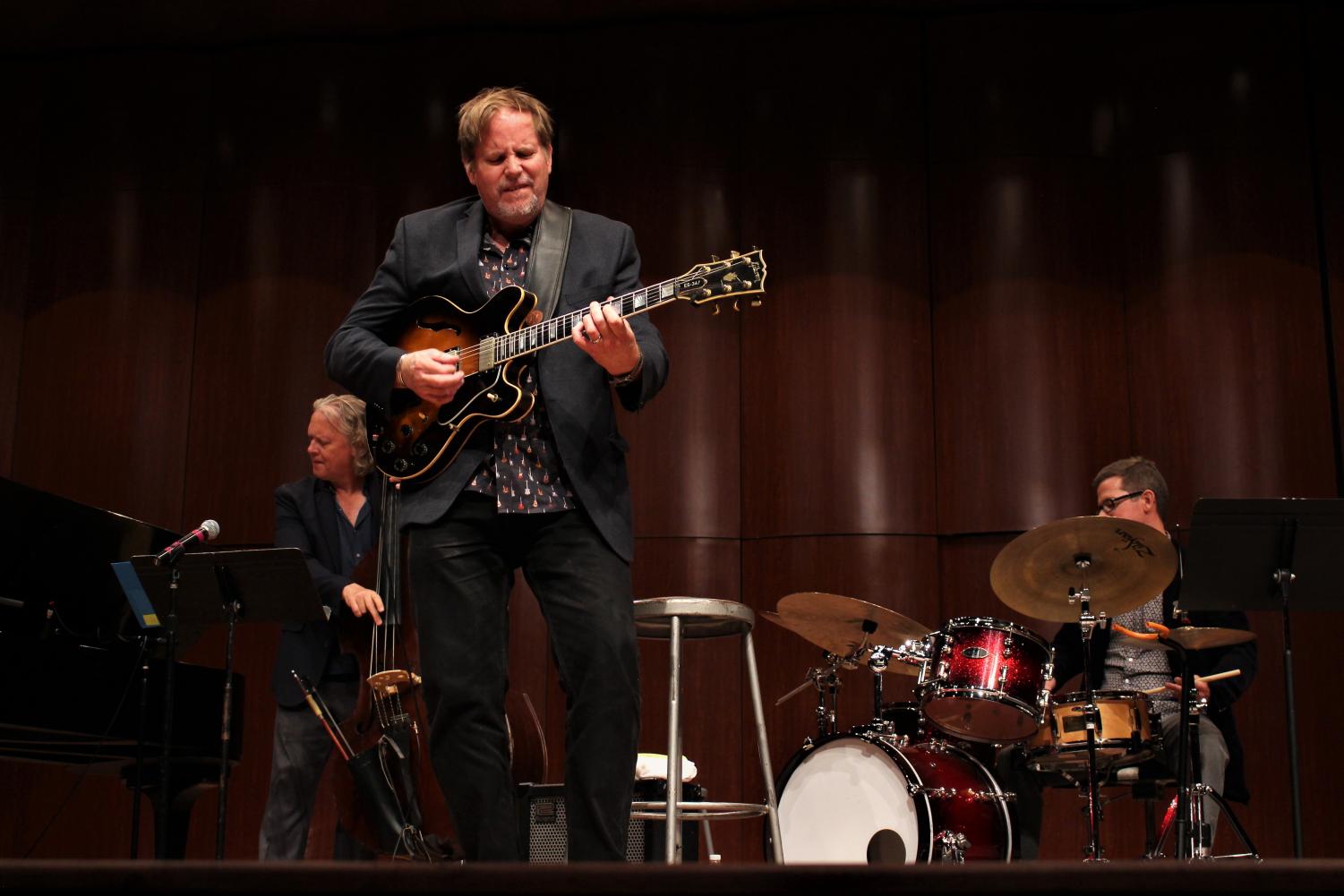 Jazz+guitarist+Dave+Stryker+performs+with+UTEP+musicians