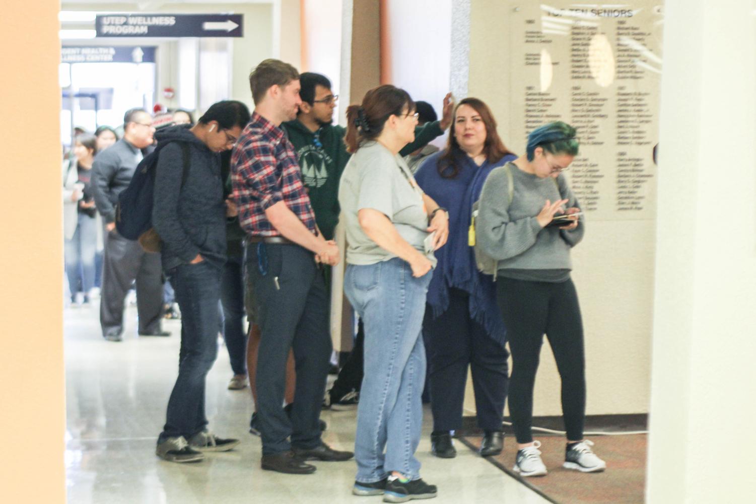 Early+voting+surges+in+El+Paso