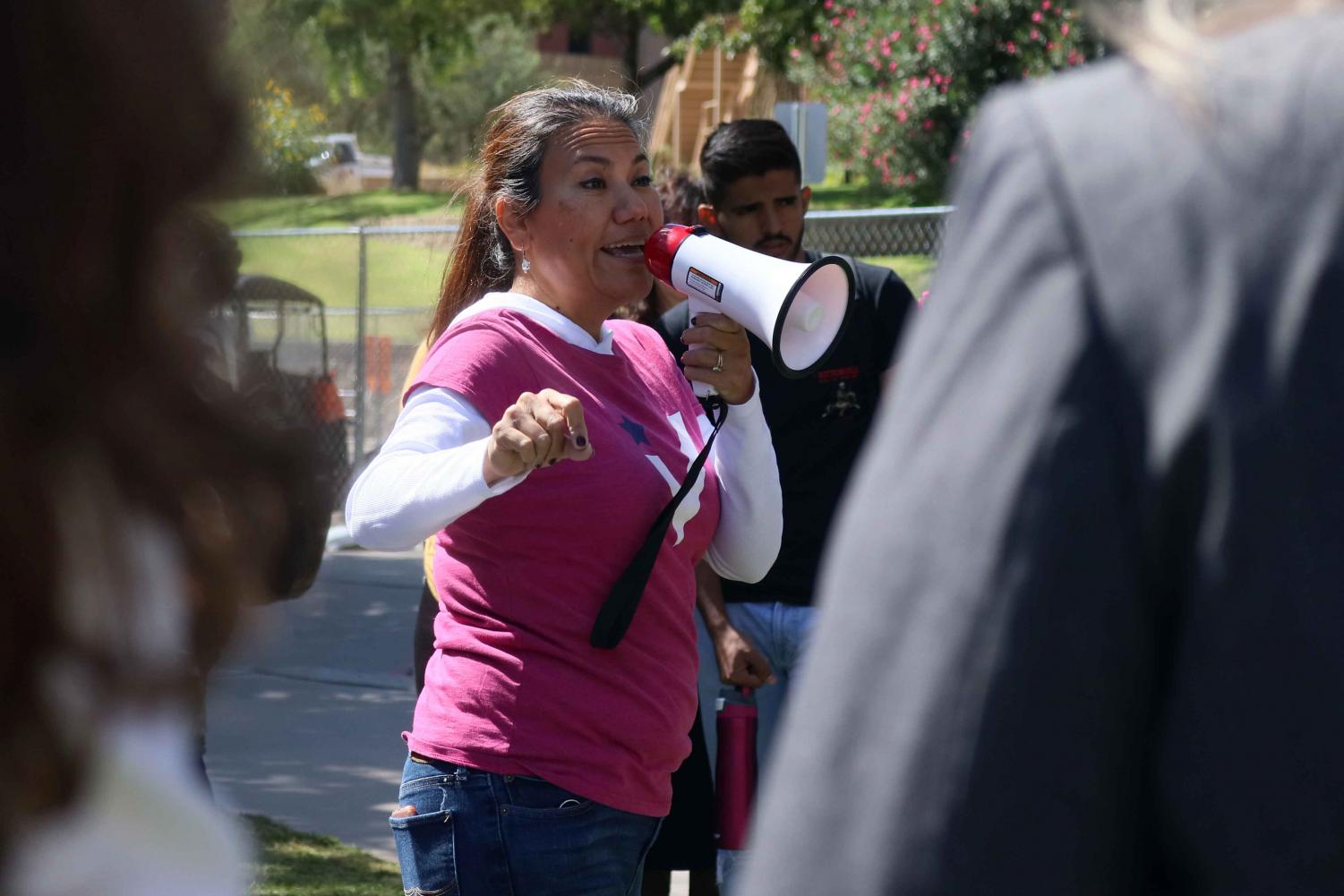 Veronica+Escobar+and+Amy+O%E2%80%99Rourke+implore+students+to+register+to+vote