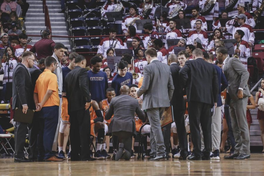 Head Coach Rodney Terry talks to his team during a media time out at the battle of I-10. 