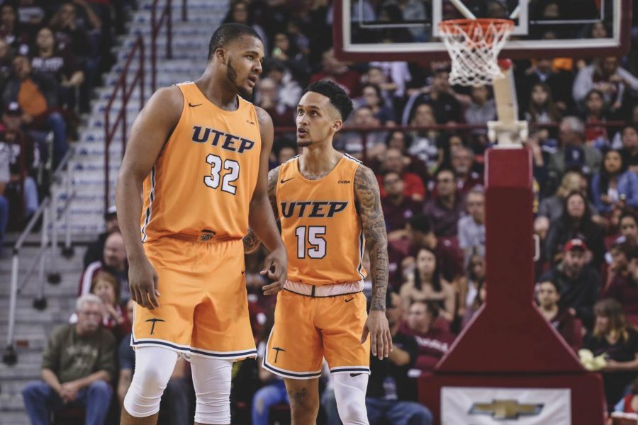 Sophomore guard Kobe Magee discusses the defensive play with freshman forward Efe Odigie.