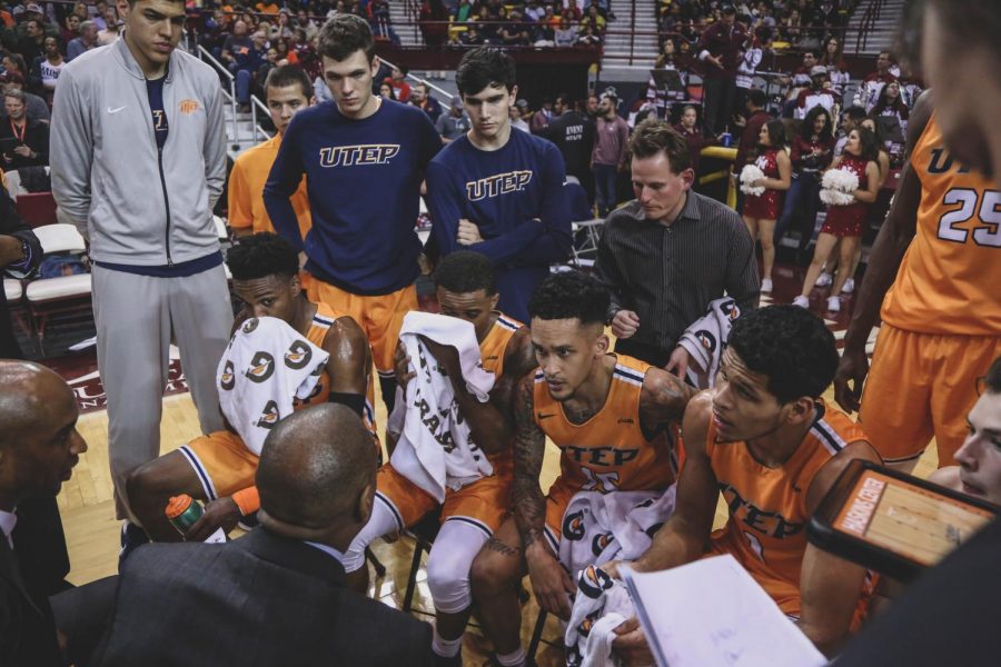 Head Coach Rodney Terry talks to his team during a media time out at the battle of I-10. 