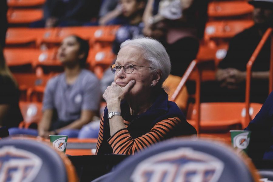 Dr.Diana Natalicio closely watches the Women's basketball game.