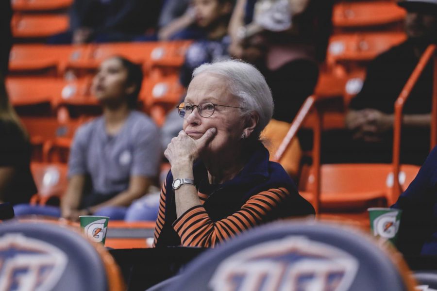 Dr.Diana+Natalicio+closely+watches+the+Womens+basketball+game.