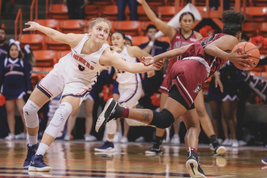 Junior forward Zuzanna Puc  attempts to NMSat a game against the NMSU Aggies on Saturday, Nov. 17. during the 4th quarter. 