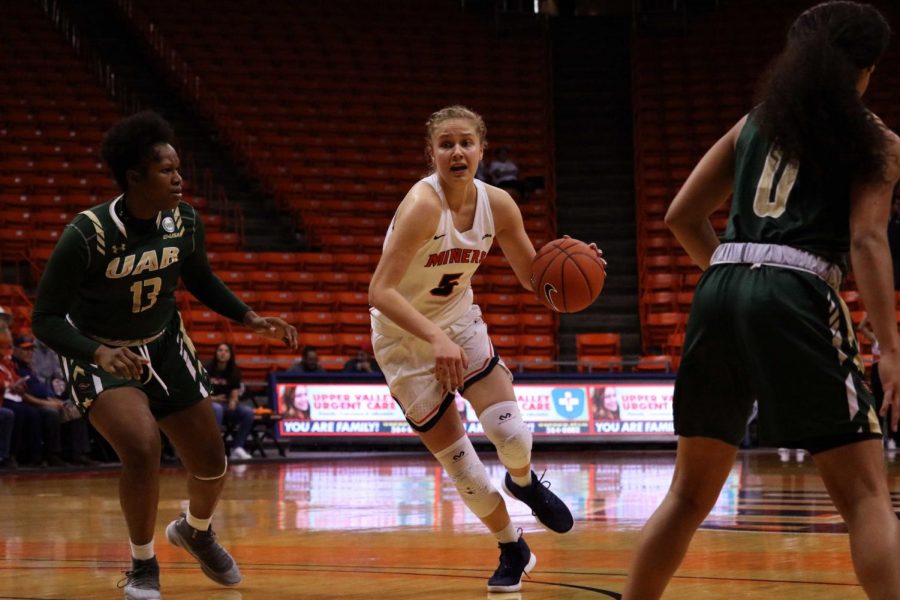 Zuzanna Puc finished with a double-double scoring 11 points and a career-high 13 rebounds.