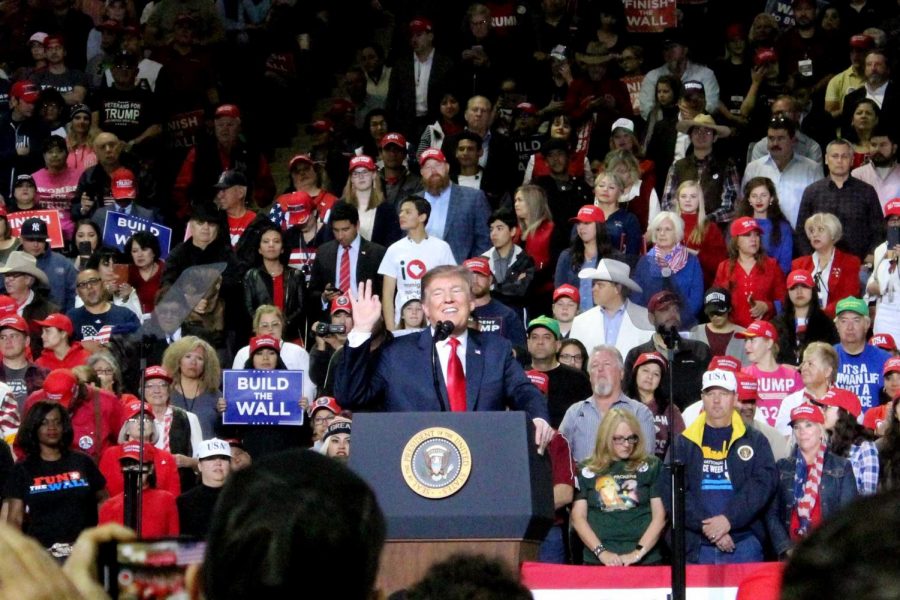 President Trumps Finish the Wall rally and Beto ORourkes anti-border wall march