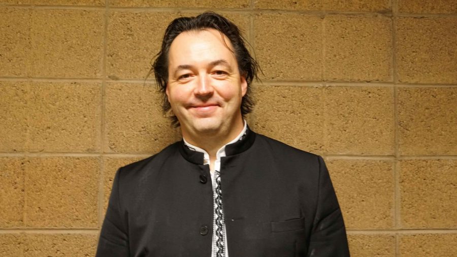 Orchestra welcomes interim conductor